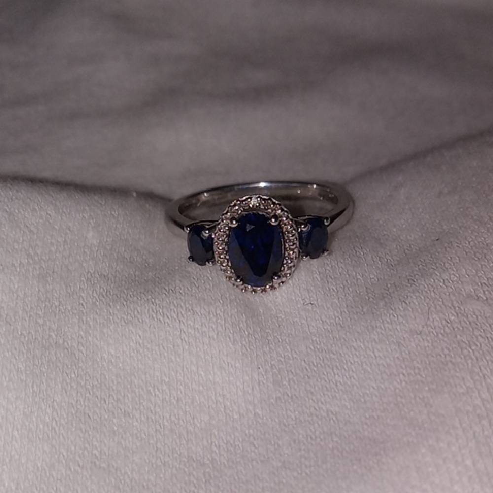 Sophisticated Silver Ring with Blue Sapphire Gemstones